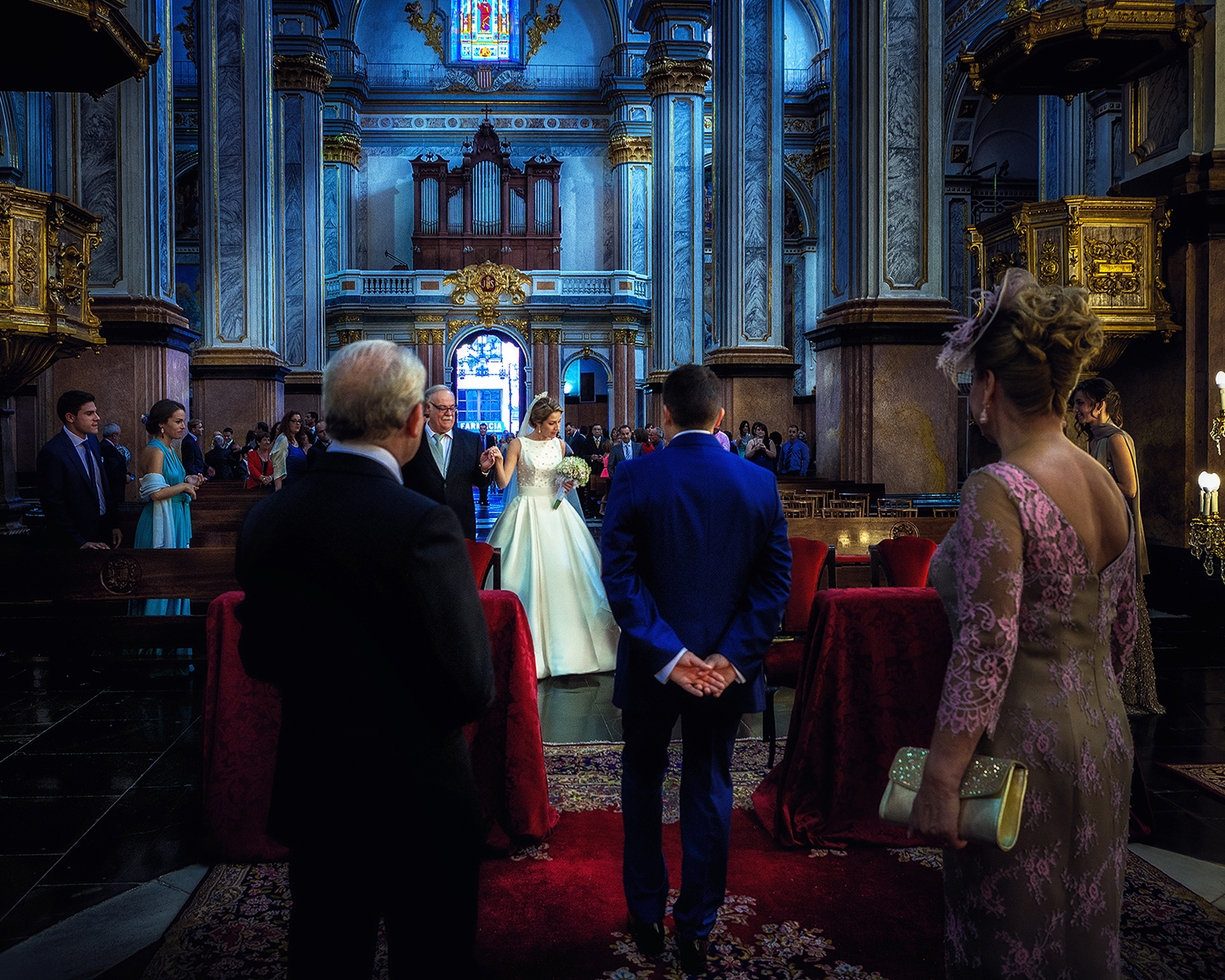 Entrada de la novia hacia el altar
